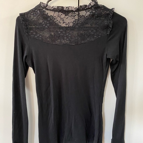 Pretty Sisley Top with Black Lace - Picture 4 of 6
